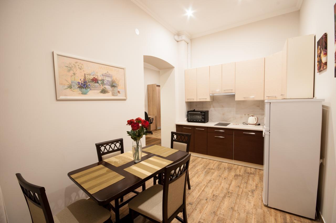 Wonderful Flat On City Center Oujhorod Extérieur photo