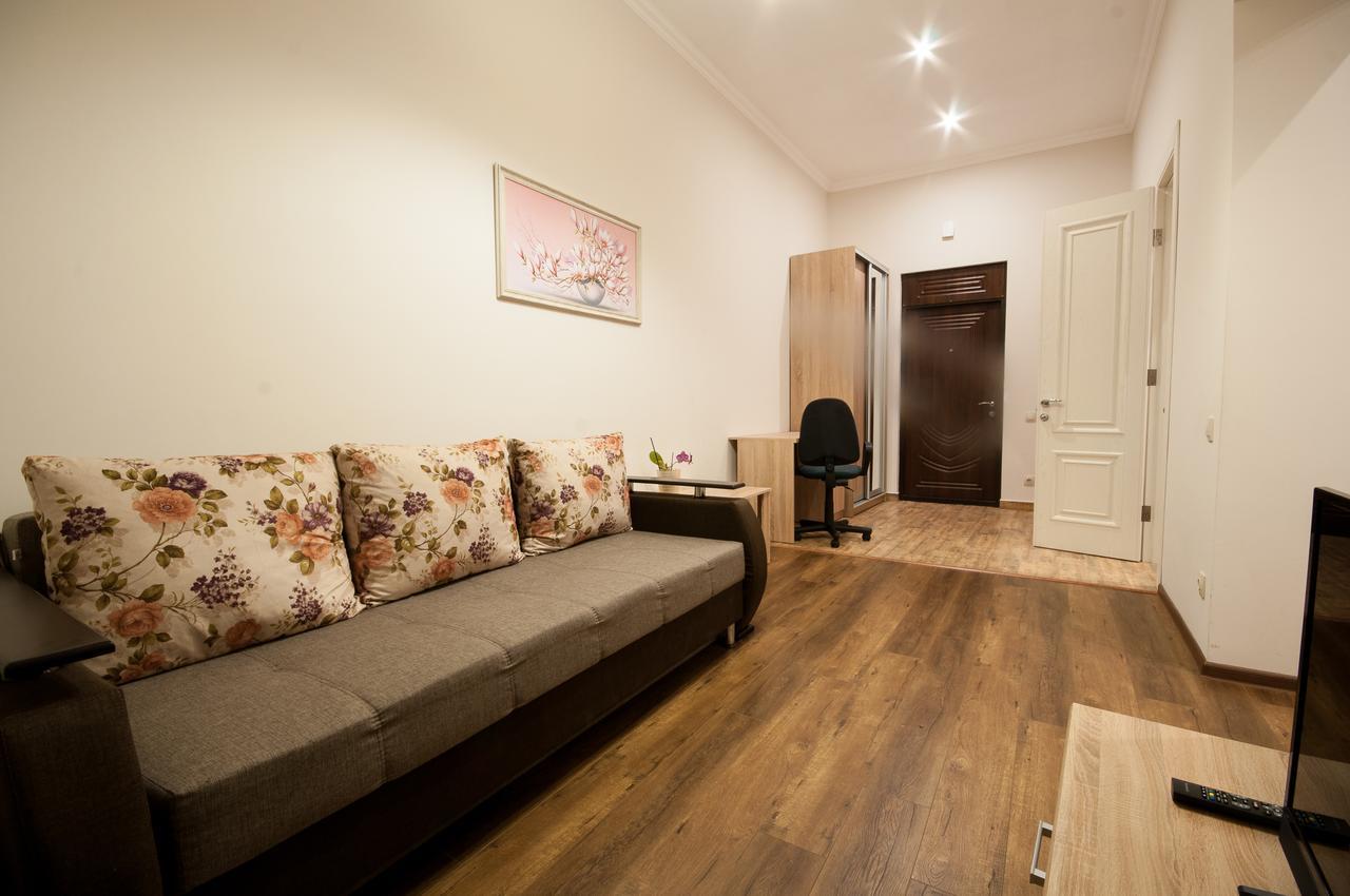 Wonderful Flat On City Center Oujhorod Extérieur photo